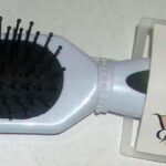 Art. 160325 Spazzola Professionale Pneumatica Rettangolare - Picchi in Plastica - Misure cm 23,5 x 4,7 - Bianco con impugnatura soft 1 pezzo su Cavallotto Appendibile - Scatola in Cartone da 12 pezzi